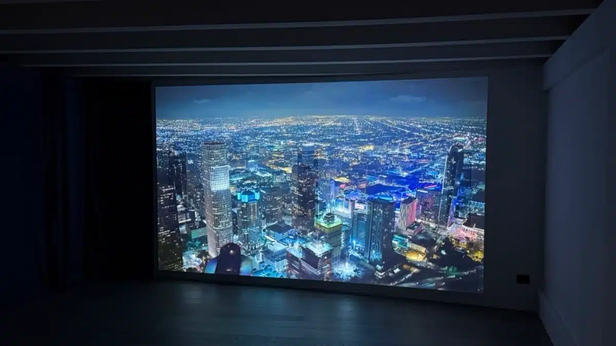 Sala cinema privata ad Arzignano con schermo a tutta parete, Ultra Experience